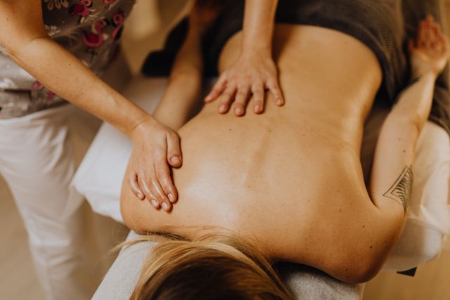 Déroulement d’une séance de massage suédois sur le dos